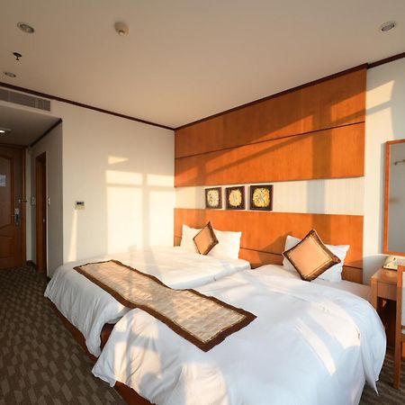 Danang Petro Hotel Bagian luar foto