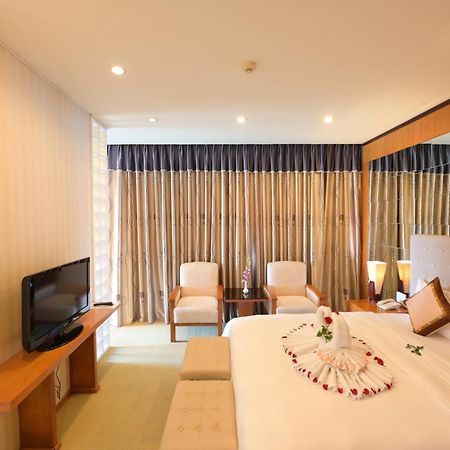 Danang Petro Hotel Bagian luar foto