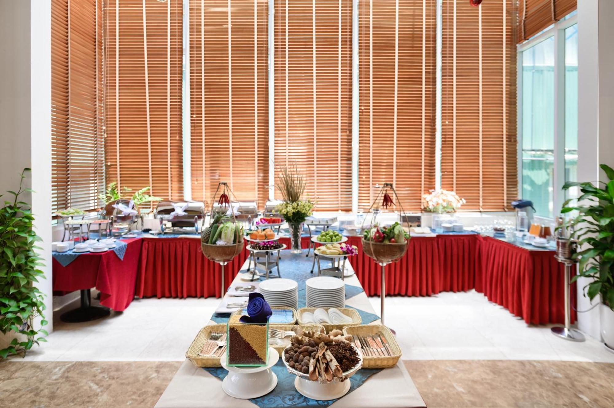 Danang Petro Hotel Bagian luar foto