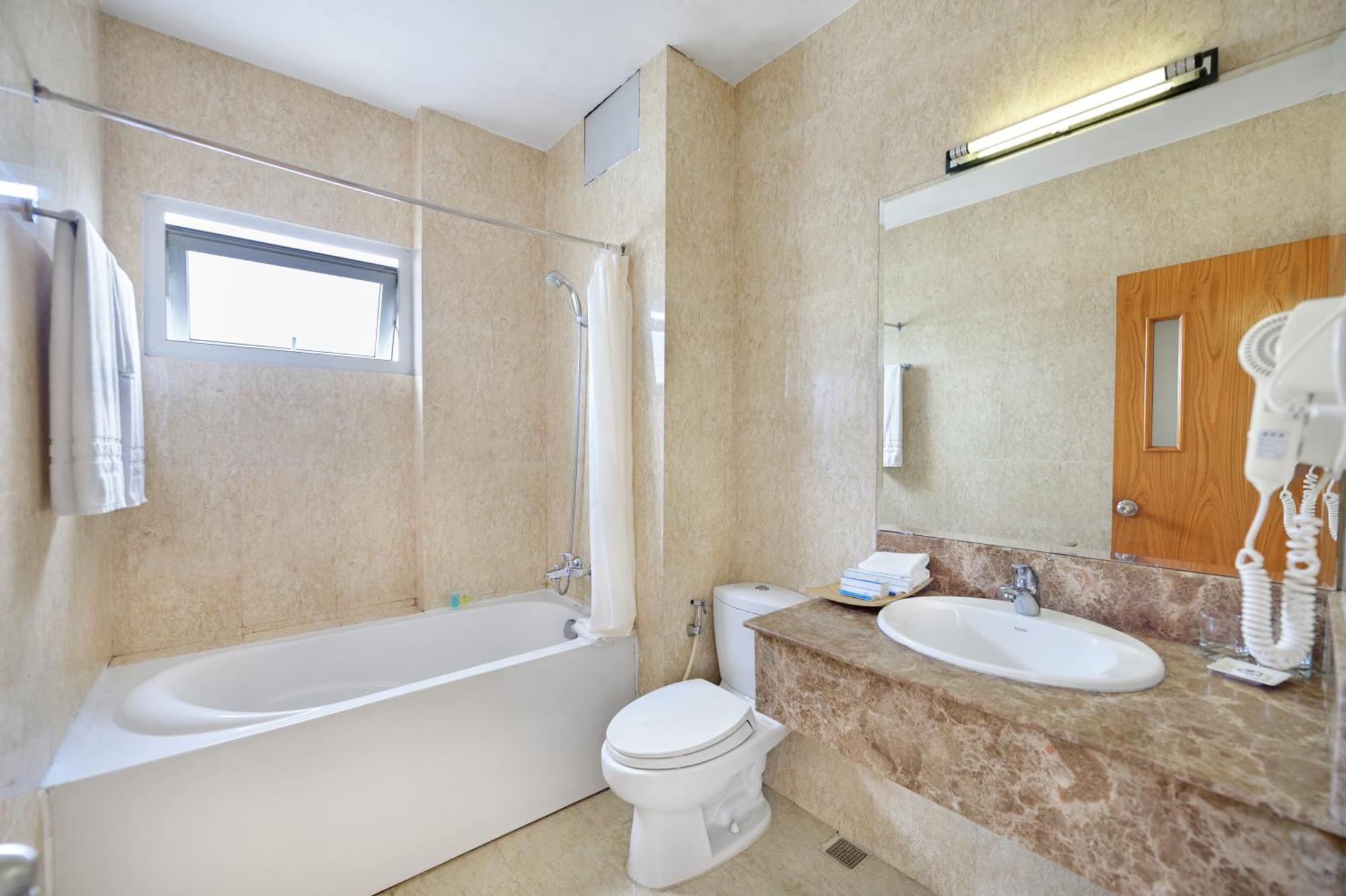 Danang Petro Hotel Bagian luar foto