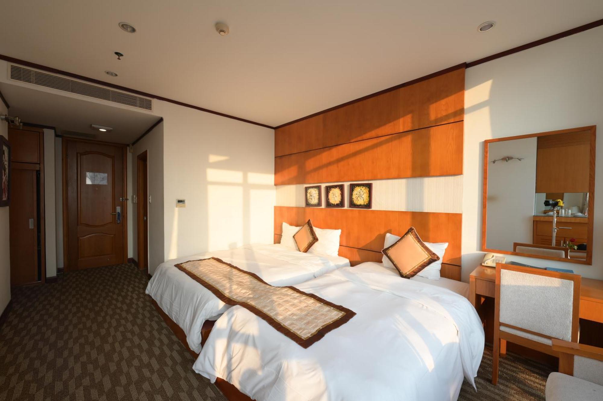 Danang Petro Hotel Bagian luar foto