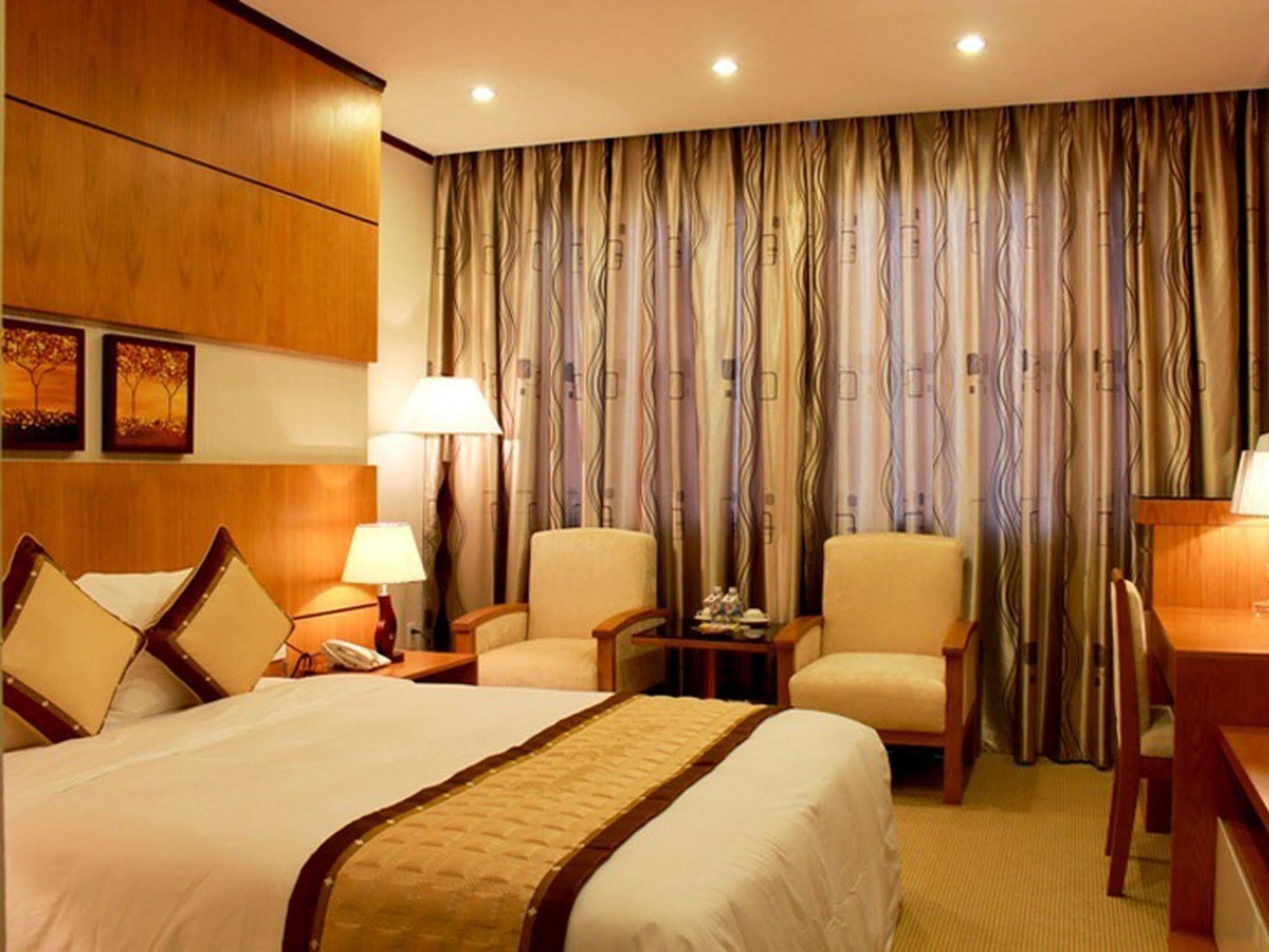 Danang Petro Hotel Bagian luar foto