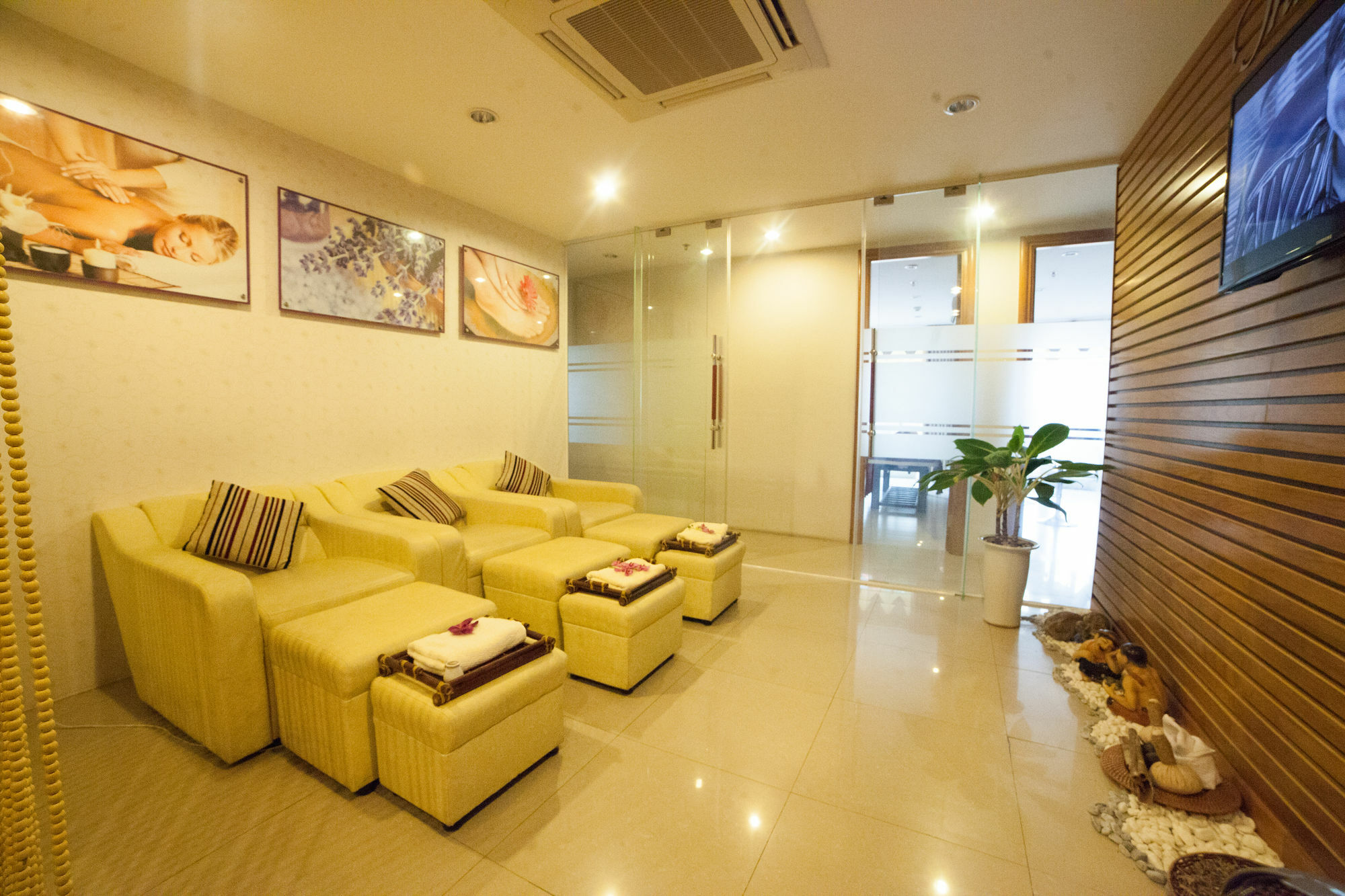 Danang Petro Hotel Bagian luar foto