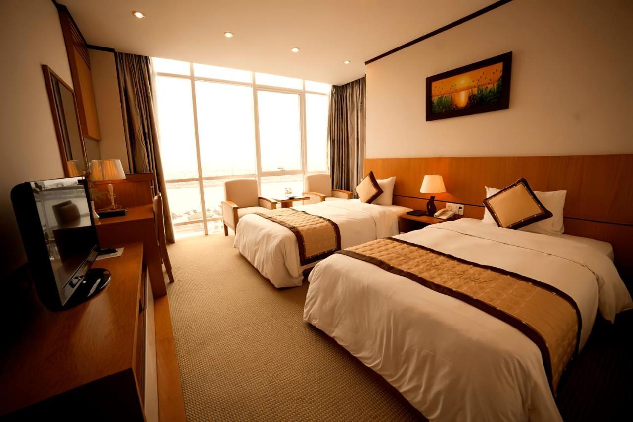 Danang Petro Hotel Bagian luar foto