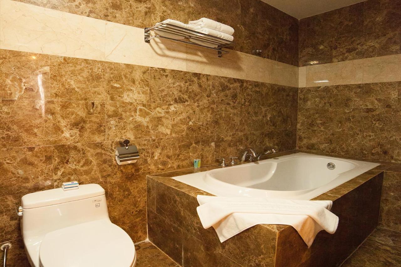 Danang Petro Hotel Bagian luar foto